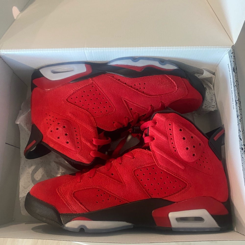 Retro Jordan 6 varsity red noir